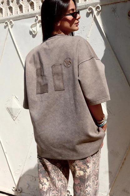 THE ASILI PATCH T-SHIRT IN COFFEE